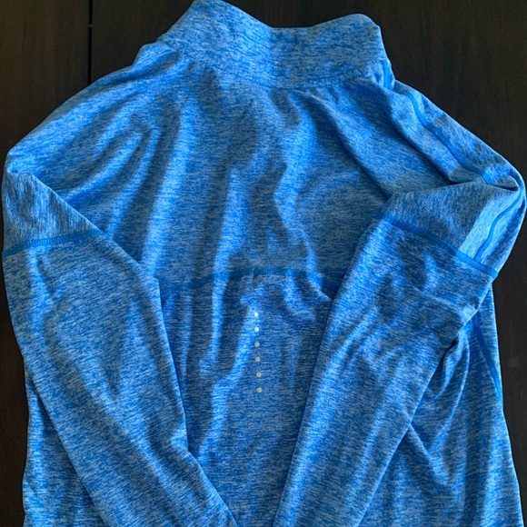 Women’s Nike Quarterzip (M) - Picture 2 of 2